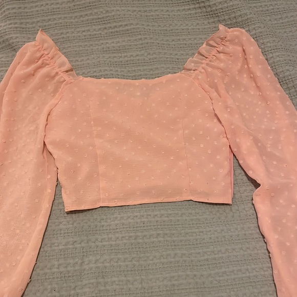 Cropped long sleeve light pink polka dot top - Picture 3 of 4